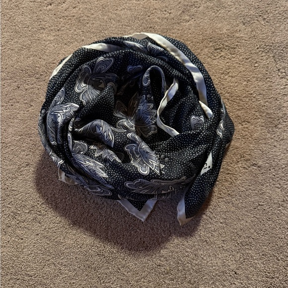 Elegant Source Unknown Paisley Scarf in Black and White - Picture 1 of 3